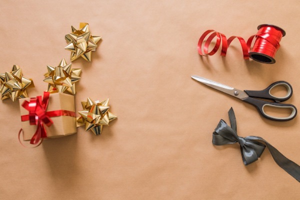 5 Best Sustainable Wrapping Paper Alternatives